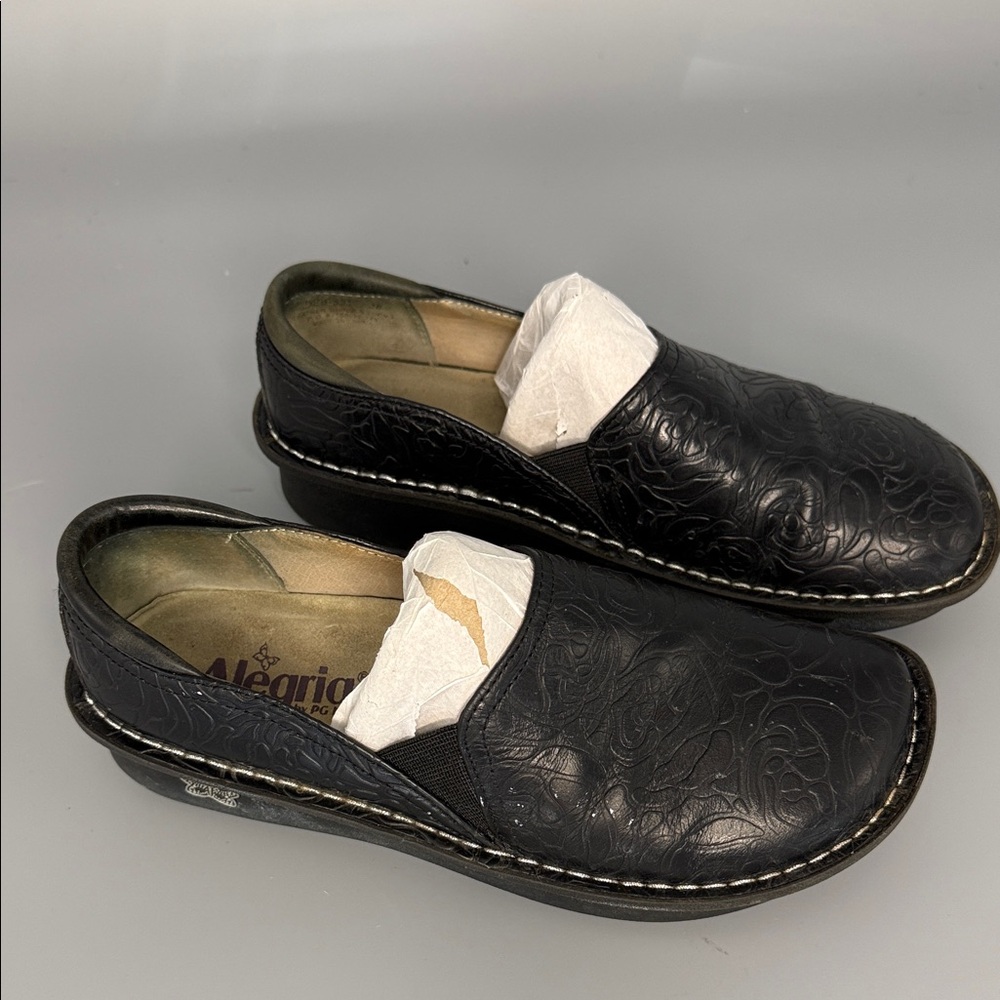 Alegria Debra Professional Clog –Black Embossed Rose Leather 38 EU (US 8-8.5) - Picture 2 of 11